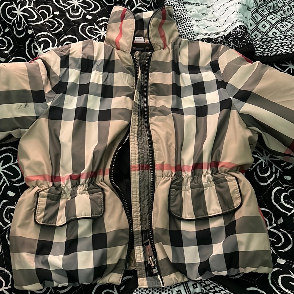 Burberry kids jacket size 6 has 2 lil black stains but coat is in very good care